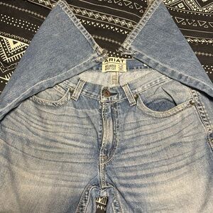 Men’s ariat jeans.
